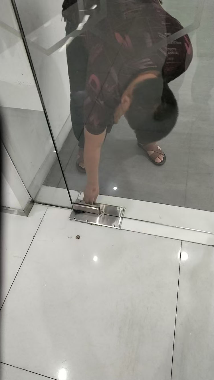 玻璃門(mén)維修
